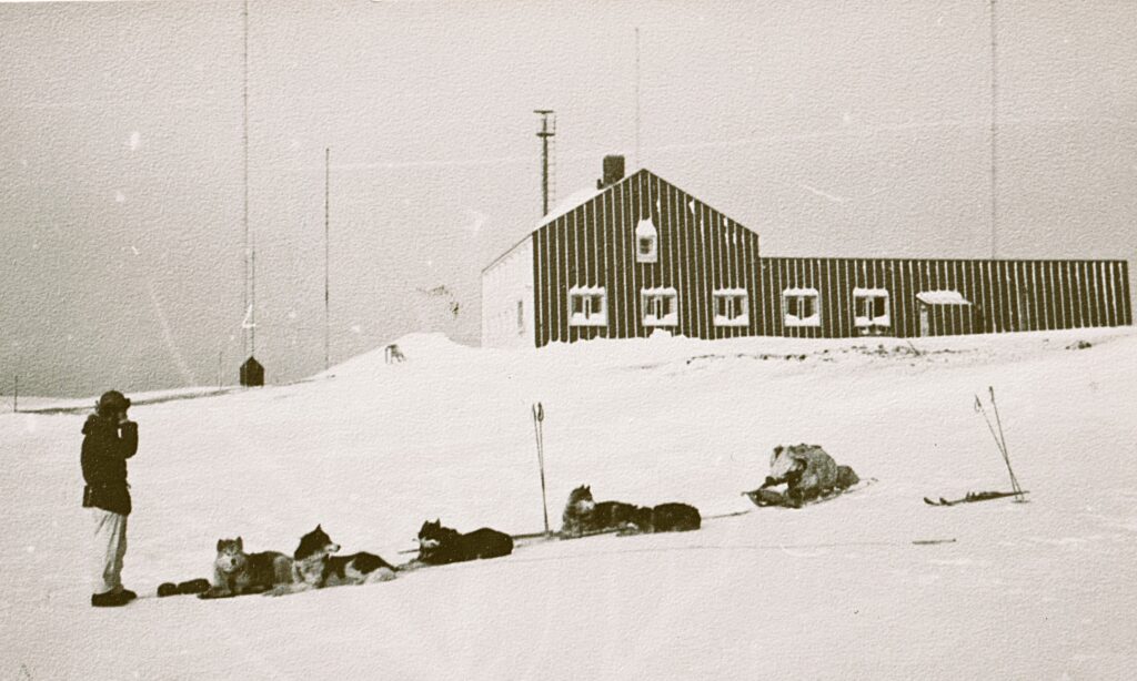 Vi startet fra Isfjord Radio i brukbart vær. (Foto: Oddvar Ulvang)